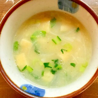 さつま芋と玉ねぎと小松菜の味噌汁